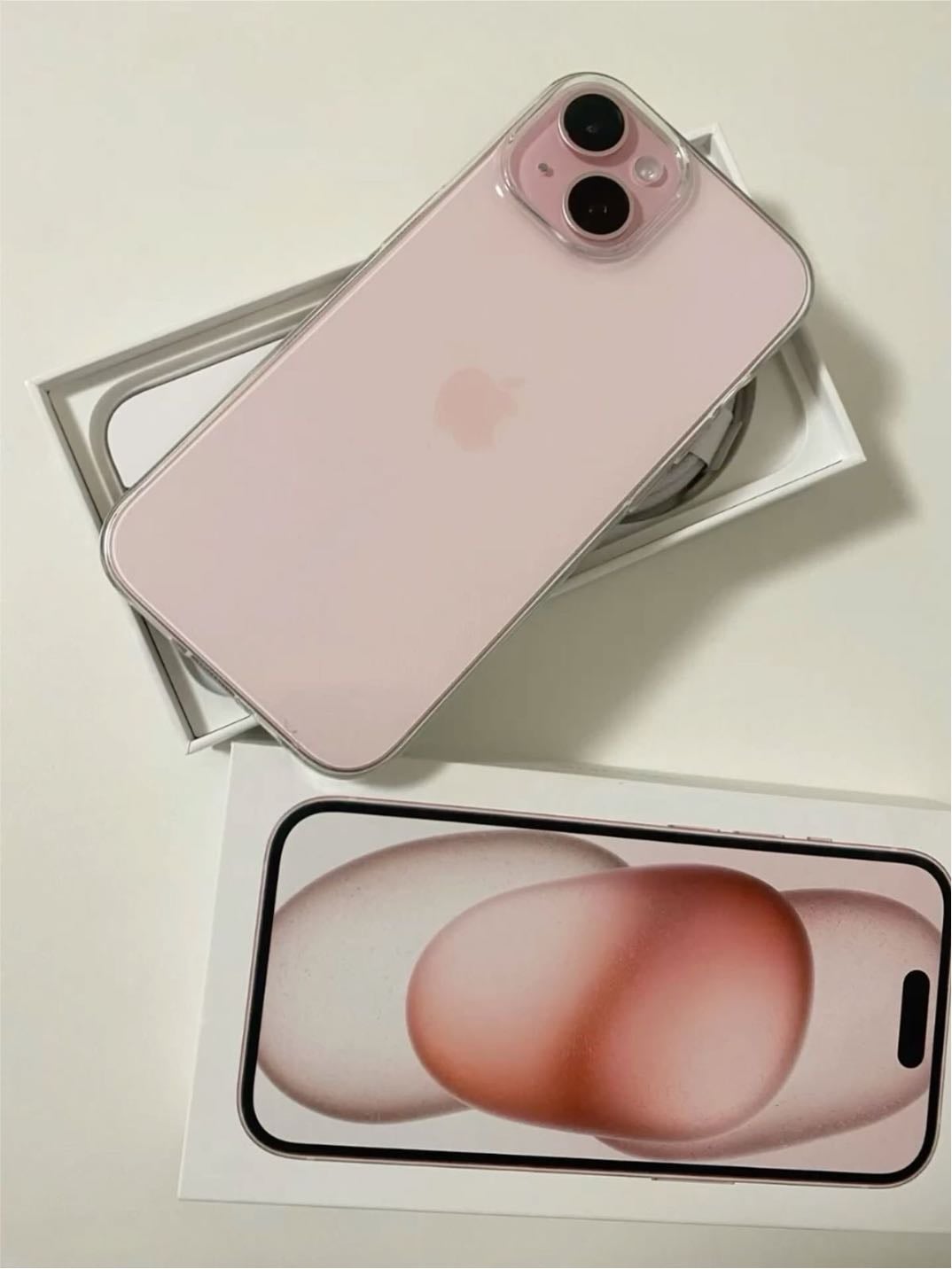 iPhone 15 rose clair