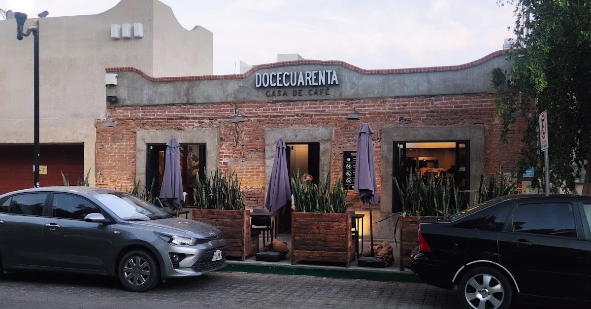 Doce Cuarenta Coffee & Bakery