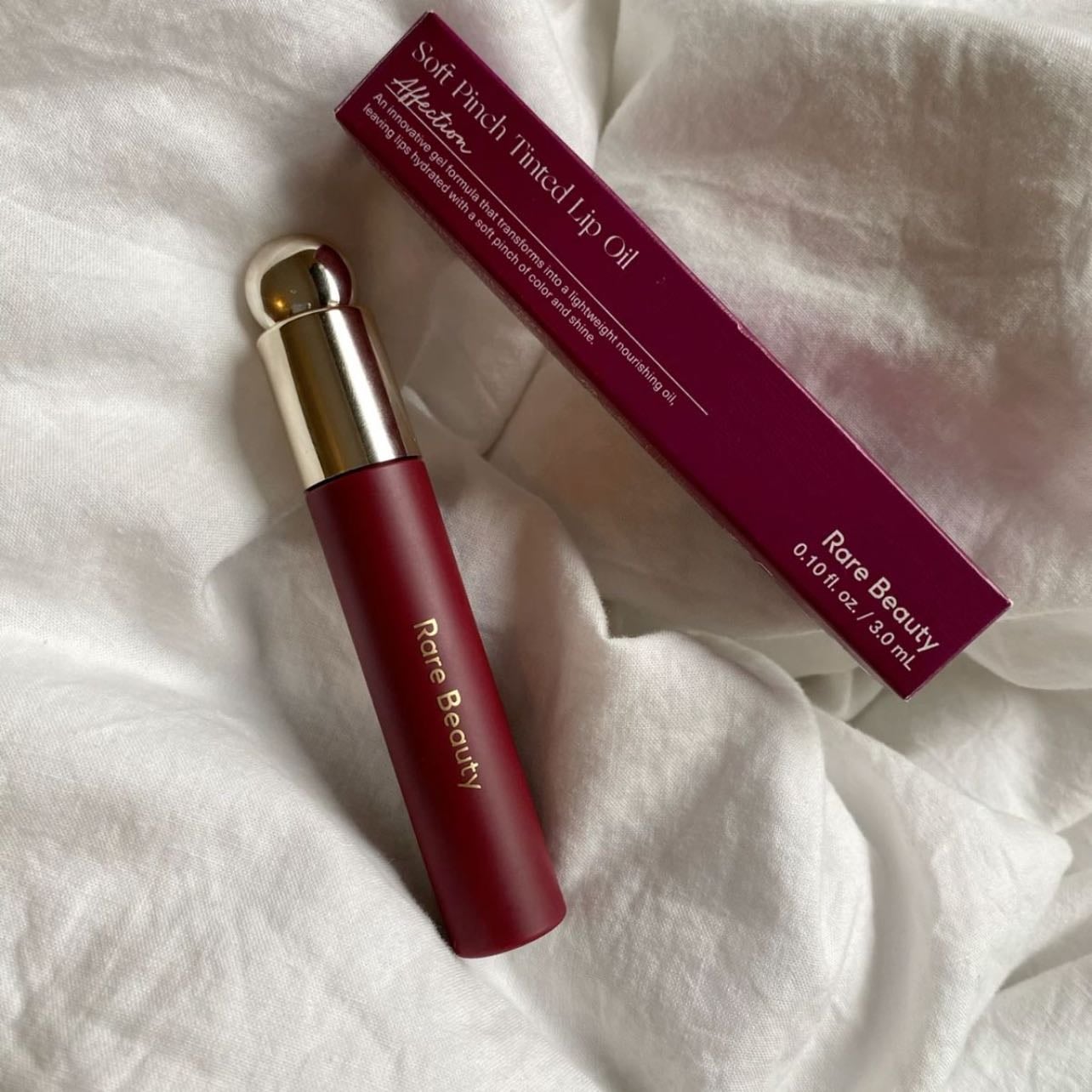 Rare Beauty Lip Oil - el másss hermoso, obssesed con el tono delight