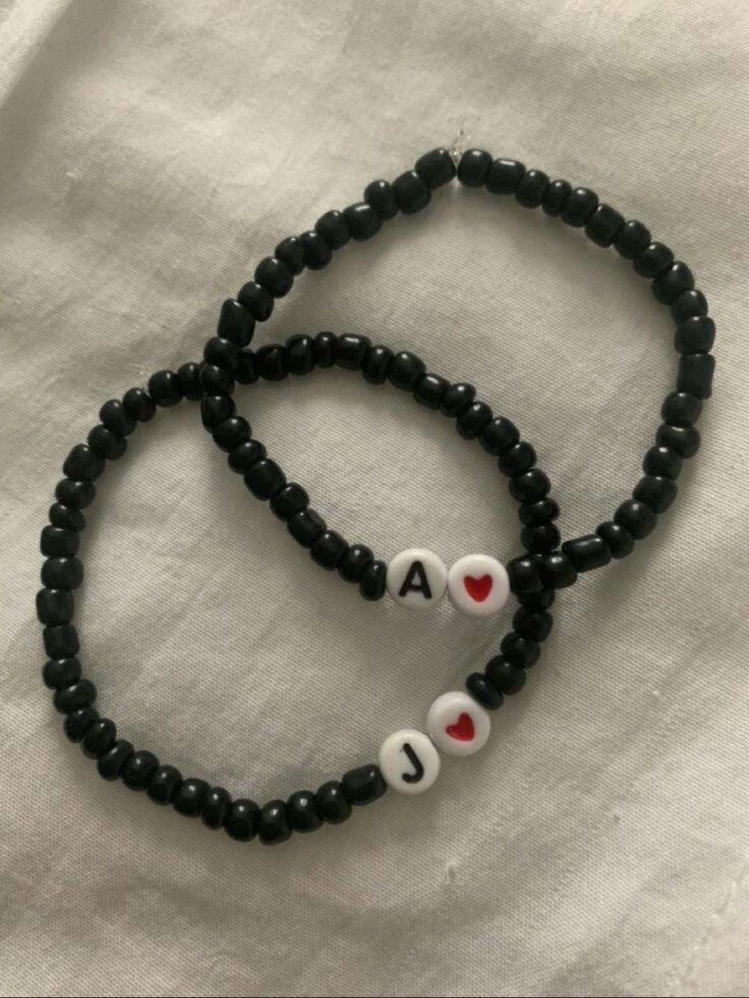 Pulsera con iniciales