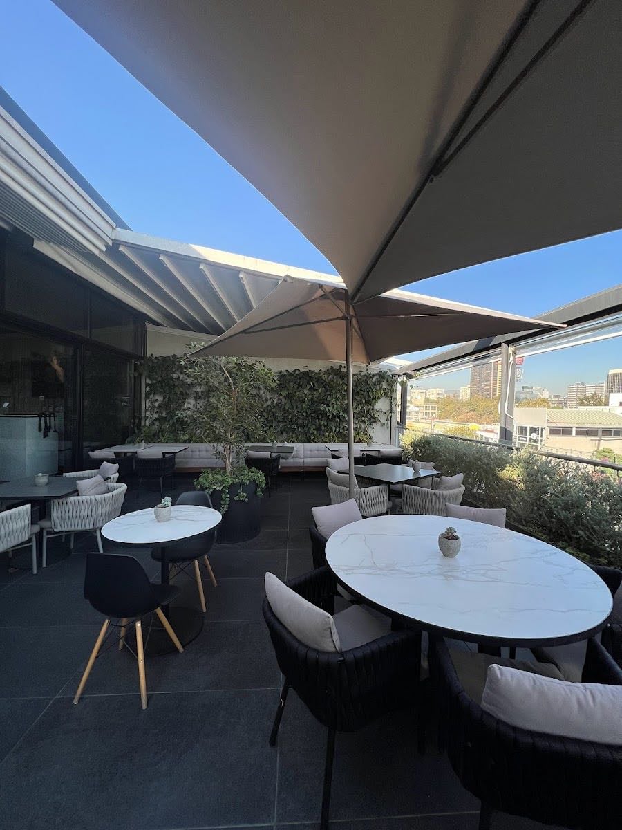 Mood Prado Norte - Ambiente: la terraza muy bonita, es perfecto para ir a brunchear con tus amigas. Es en Zuda entonces si quieren hacer una clase y luego desayunar está ideal.