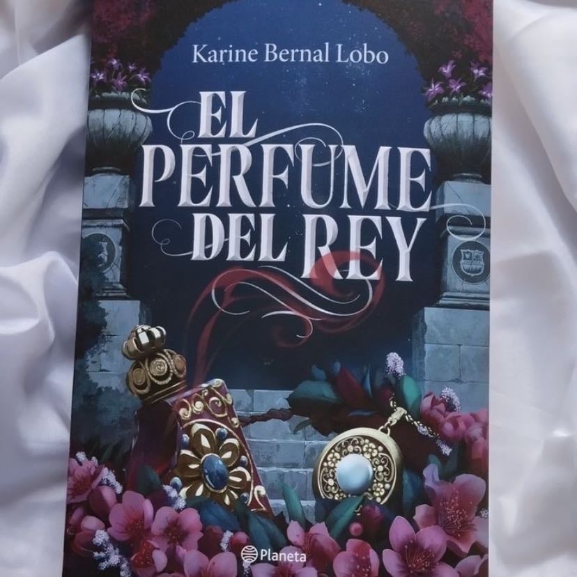 El perfume del rey - Emily Malhore, hija de perfumistas, se ve atrapada en un conflicto cuando el príncipe Stefan se enamora de ella. Debe enfrentar traiciones y descubrir su verdadero enemigo.