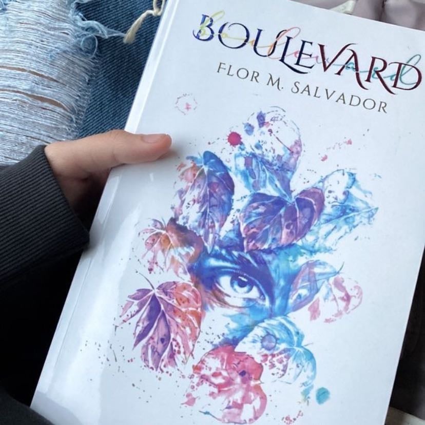 Boulevard - Luke y Hasley tienen una relación intensa y complicada, marcada por sus problemas personales y un amor que los consume.