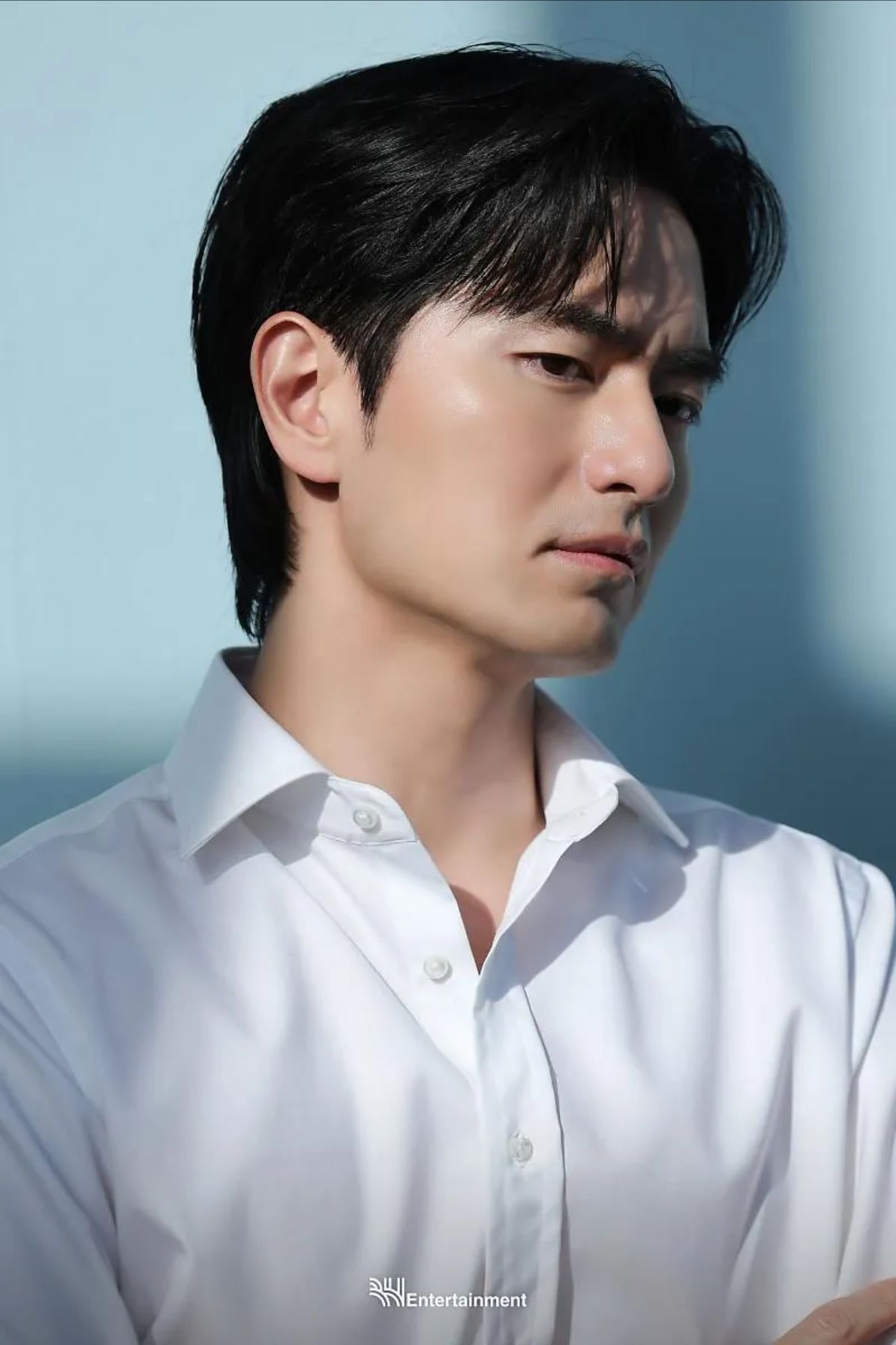 Lee Jin Wook - 1981