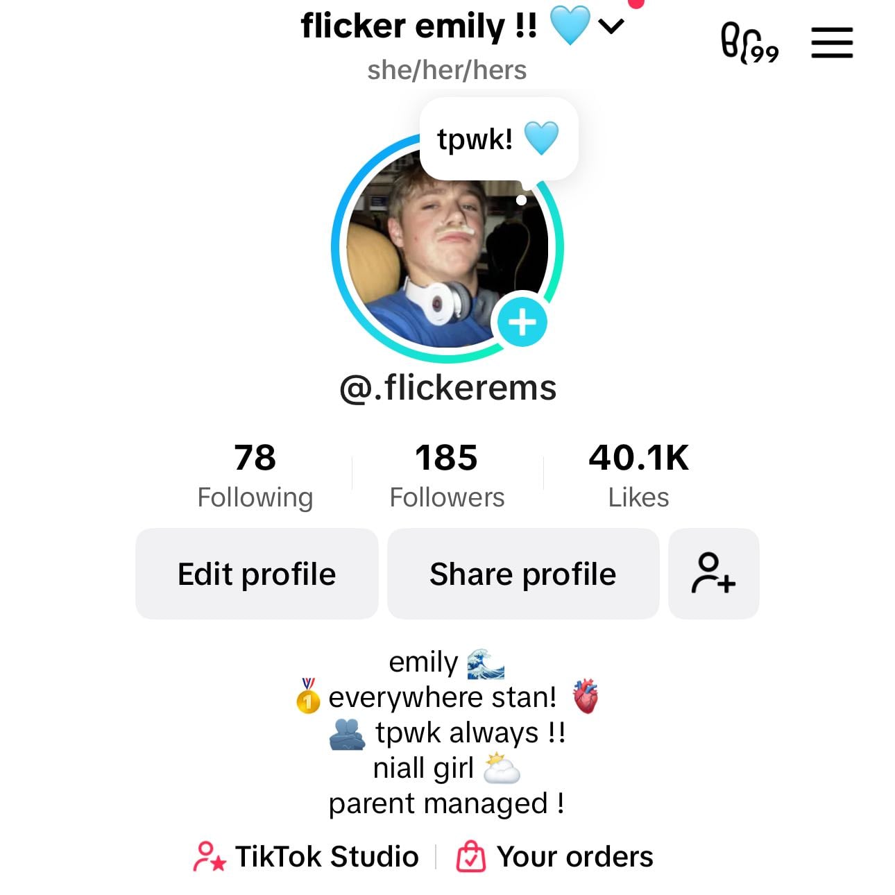 grow my fangirl account! - it has been my dream since i was soo little to be an influencer!! id love to maybe hit 1k by the end of 2025!! 💕