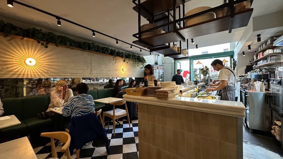 Salut Bistro