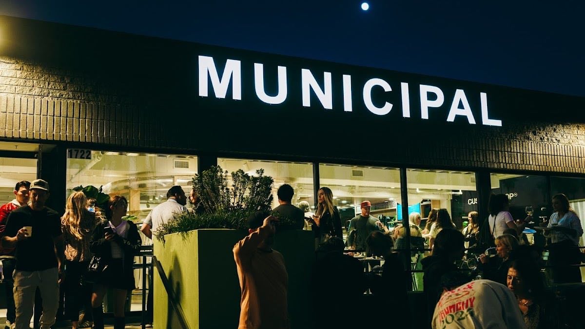 MUNICIPAL - Urth Cafe