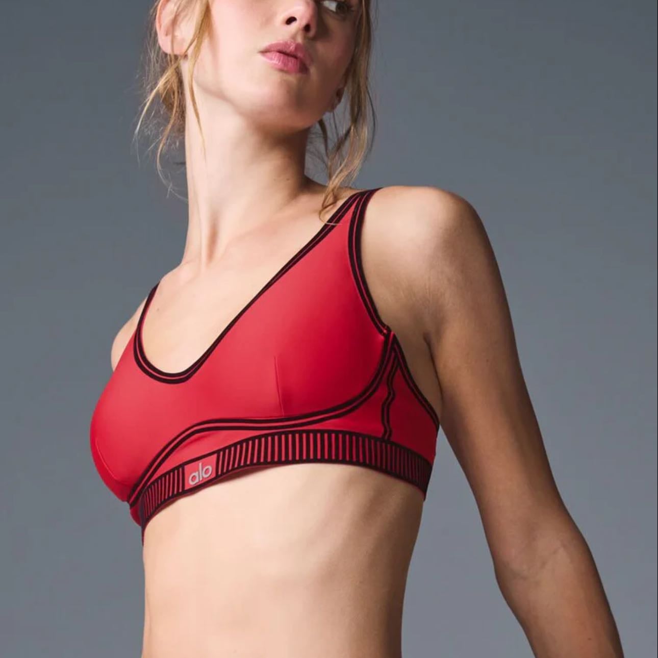 Alo Yoga Top - Airlift line up bra en Bold Red