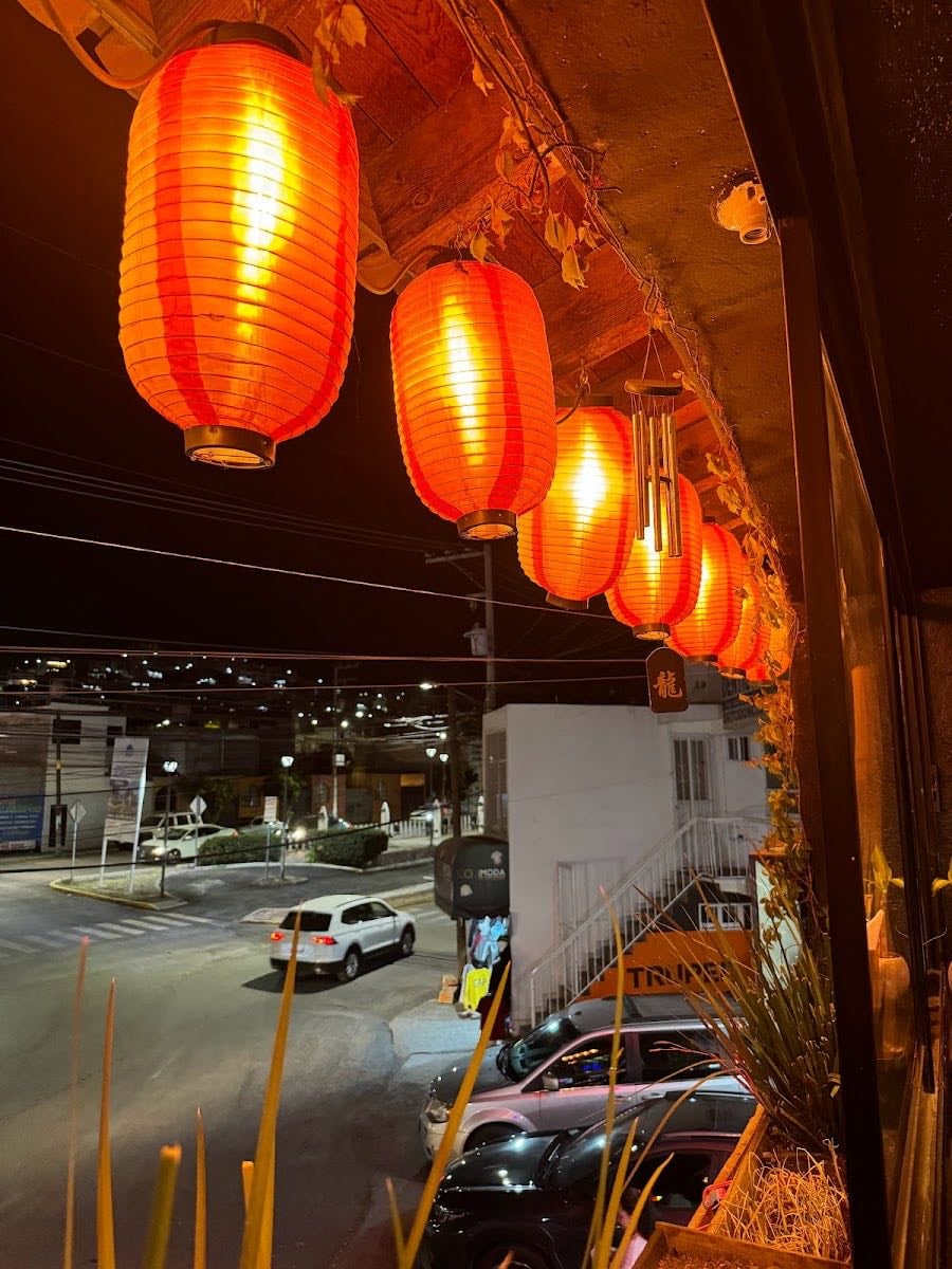 Yo- Shi Roll sushi