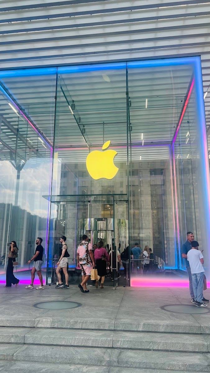 Apple Fifth Avenue - Apple Vision Pro Demo