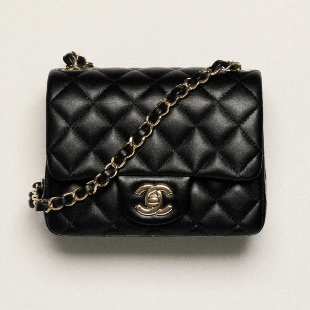 Chanel Mini Classic - Color: Black
$5000