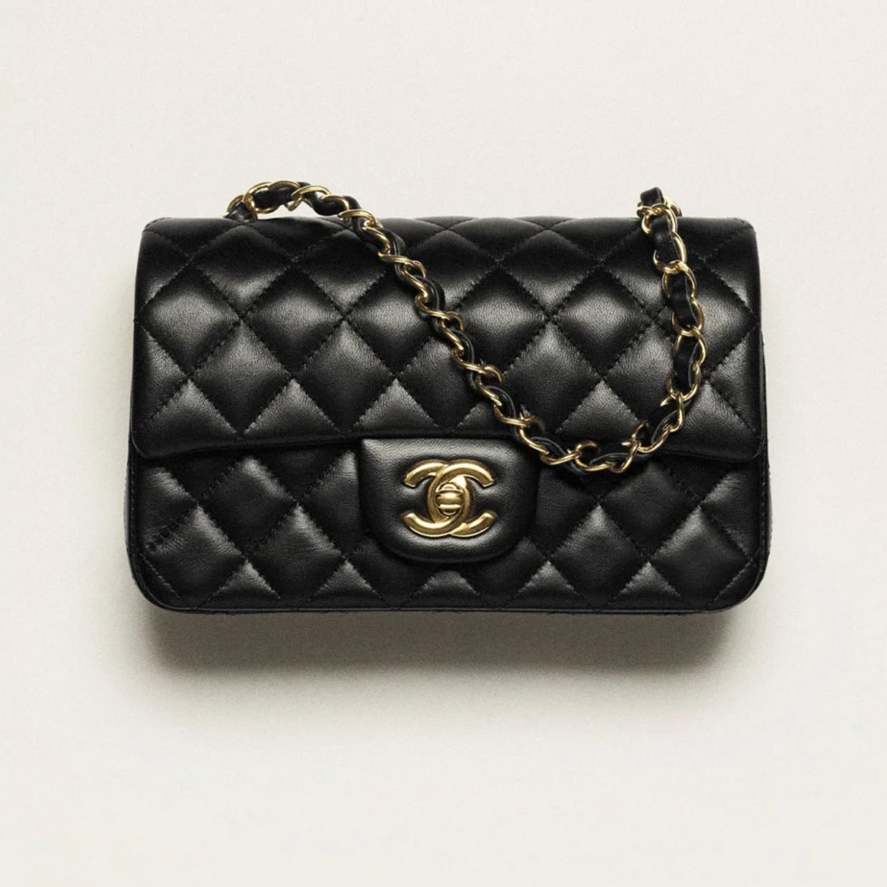 Chanel Mini Classic - Color: Black
$5000