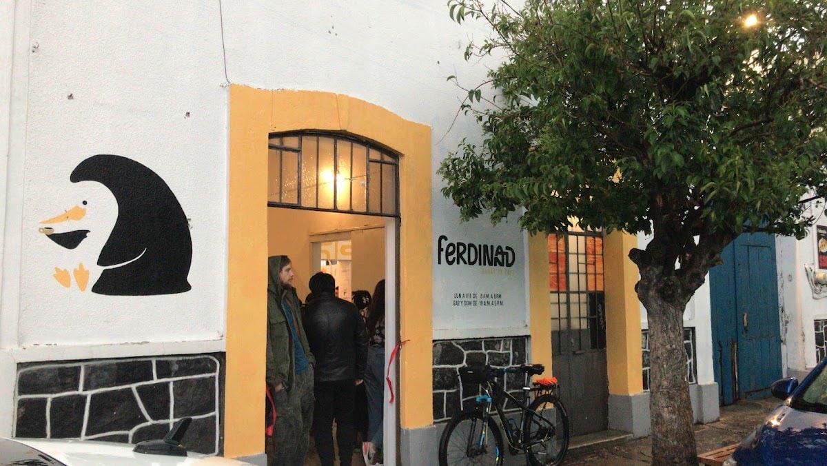 Ferdinand. Barra de café