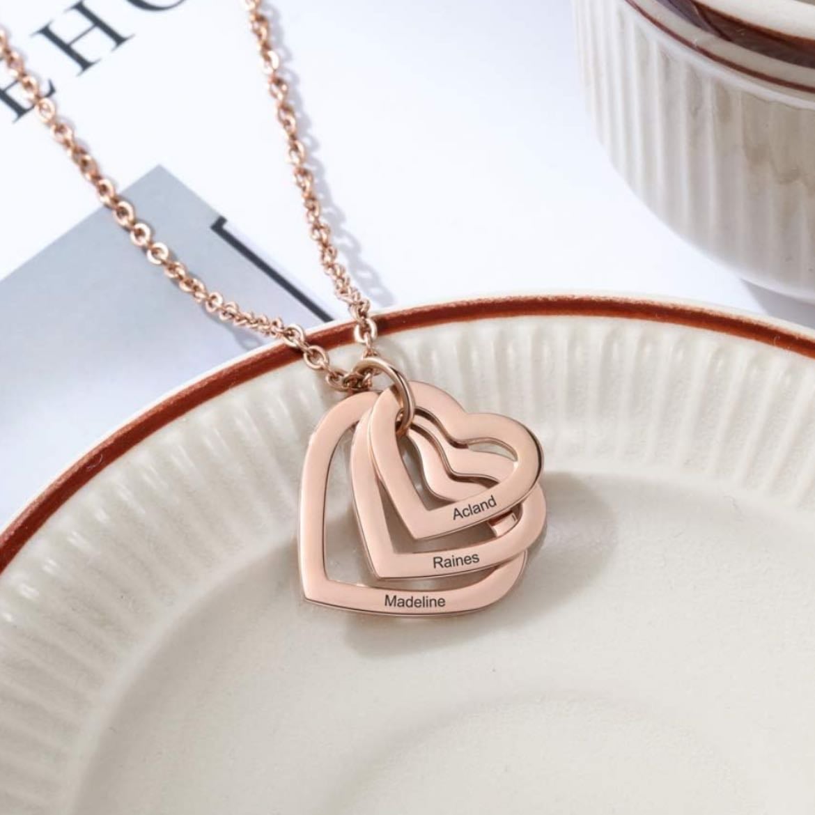Collar con nombres grabados - Pídelo con tiempo porque tarda pero es un súper detalle