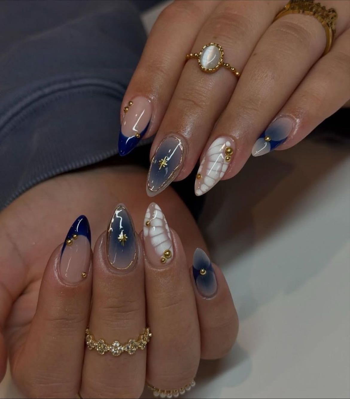 Aura blue