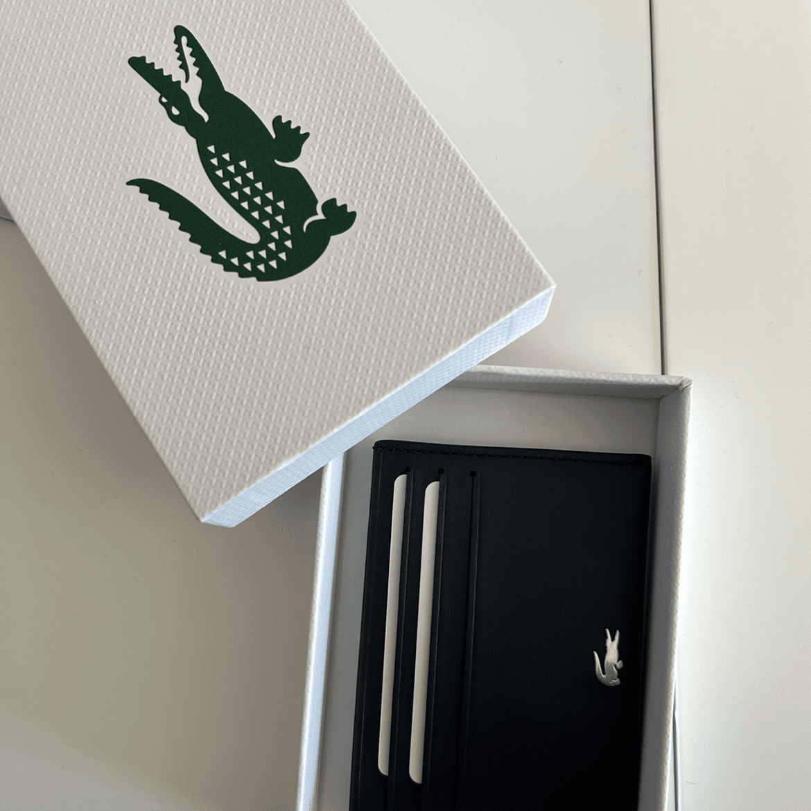 Tarjetero Lacoste