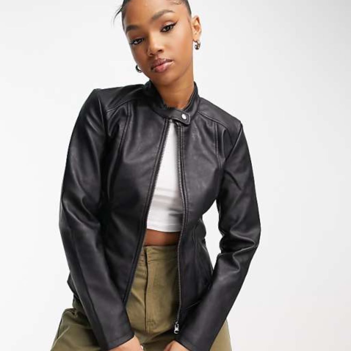JDY - Veste en imitation cuir sans col - Noir 40,99 €