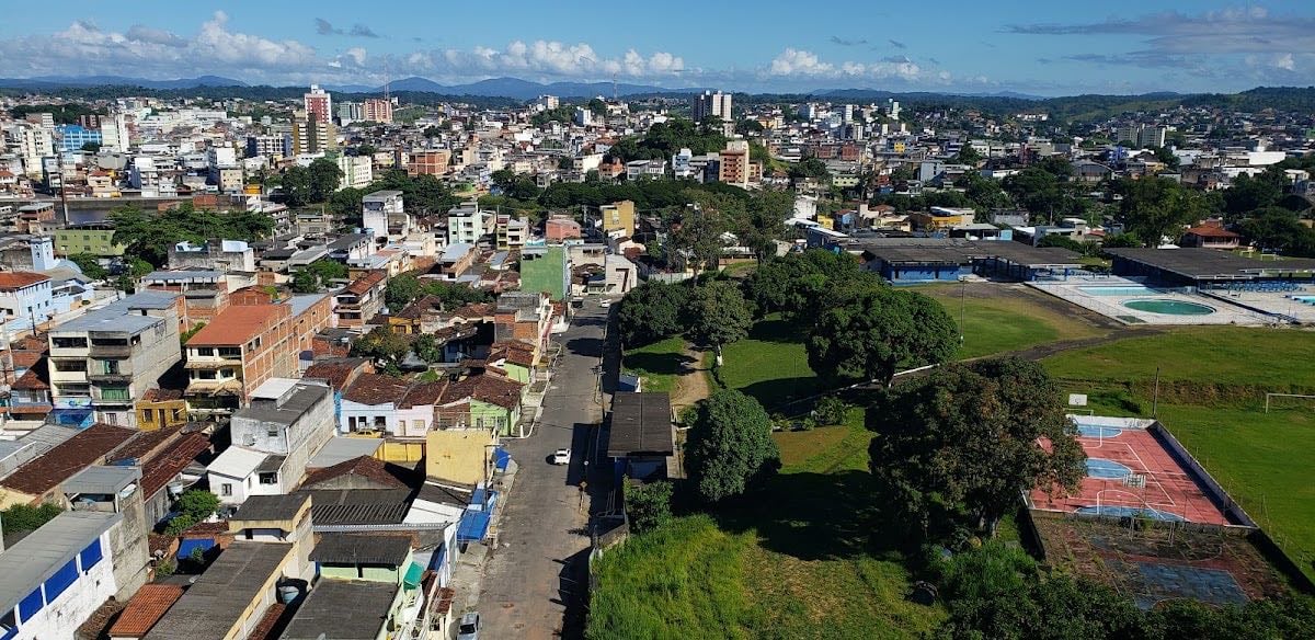 itabuna - PASSE LONGE kkkkkkkkk na verdade só fui parar lá porque perdi o ônibus pra outra cidade e de lá era mais fácil chegar no meu destino. mosquei muito, pedi informação quando cheguei na rodoviária e fui parar num lugar horrível. se passar por lugares assim, sempre veja hospedagem antes. uma das cidades mais perigosas da bahia, meu anjo da guarda deve ter passado mal esse dia