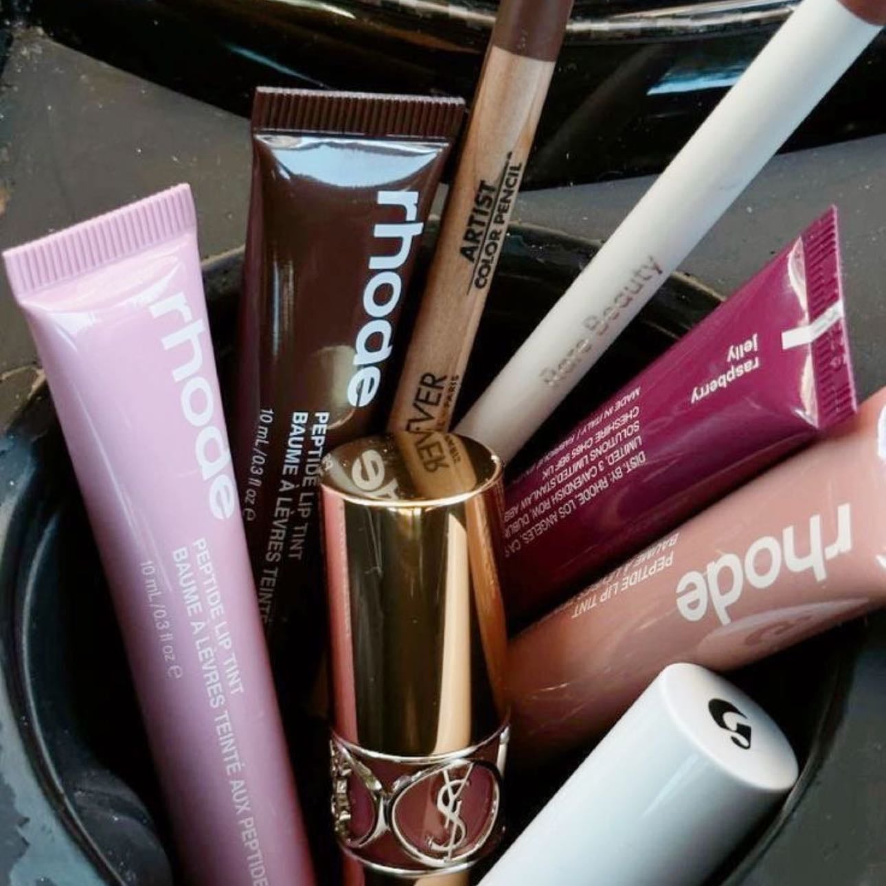 Keep your lips hidrated - Ether with a lip balm or your favorite lipgloss