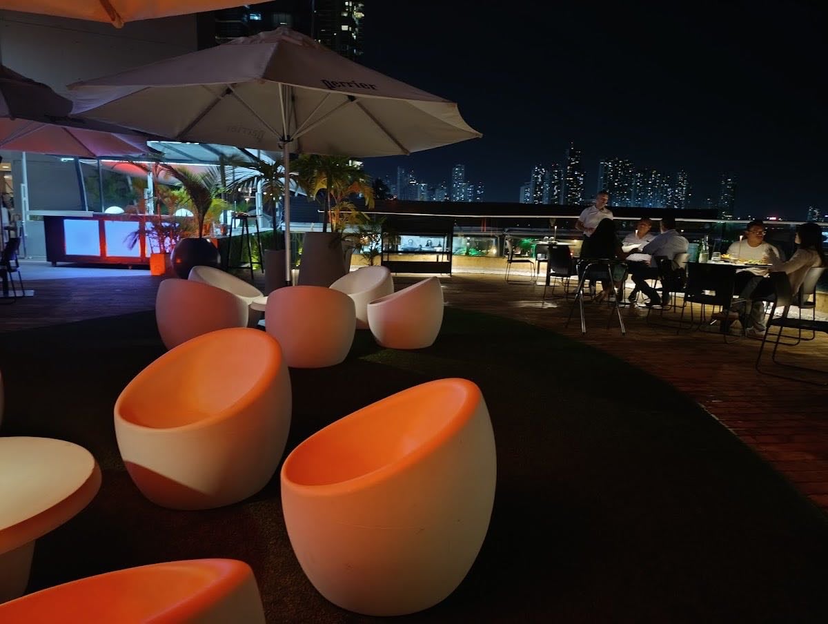 La Vespa Lounge & Grill
