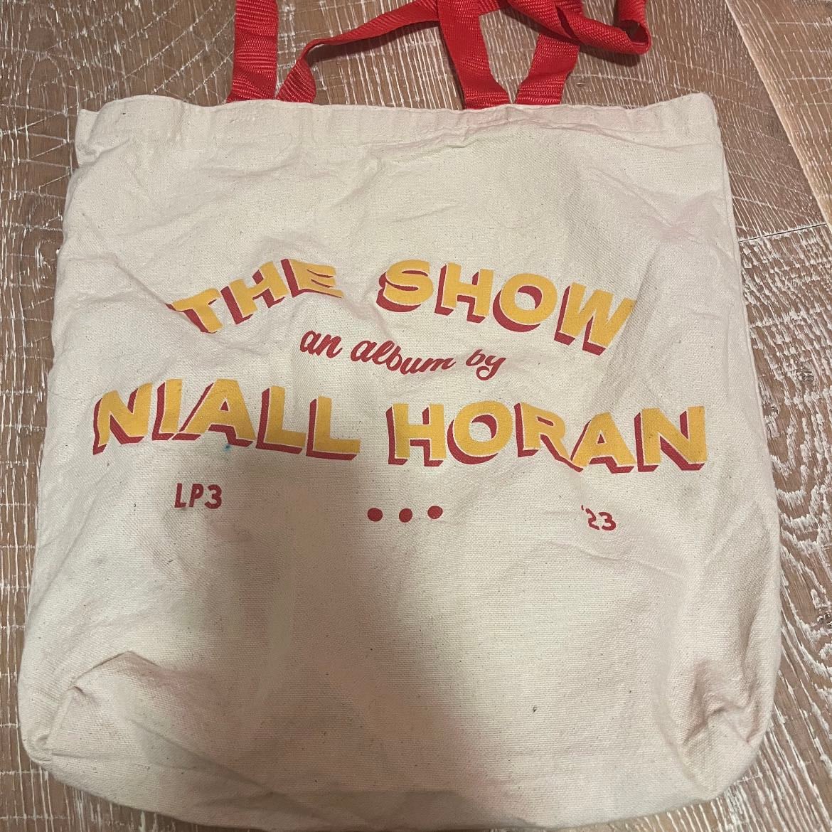 the show tote