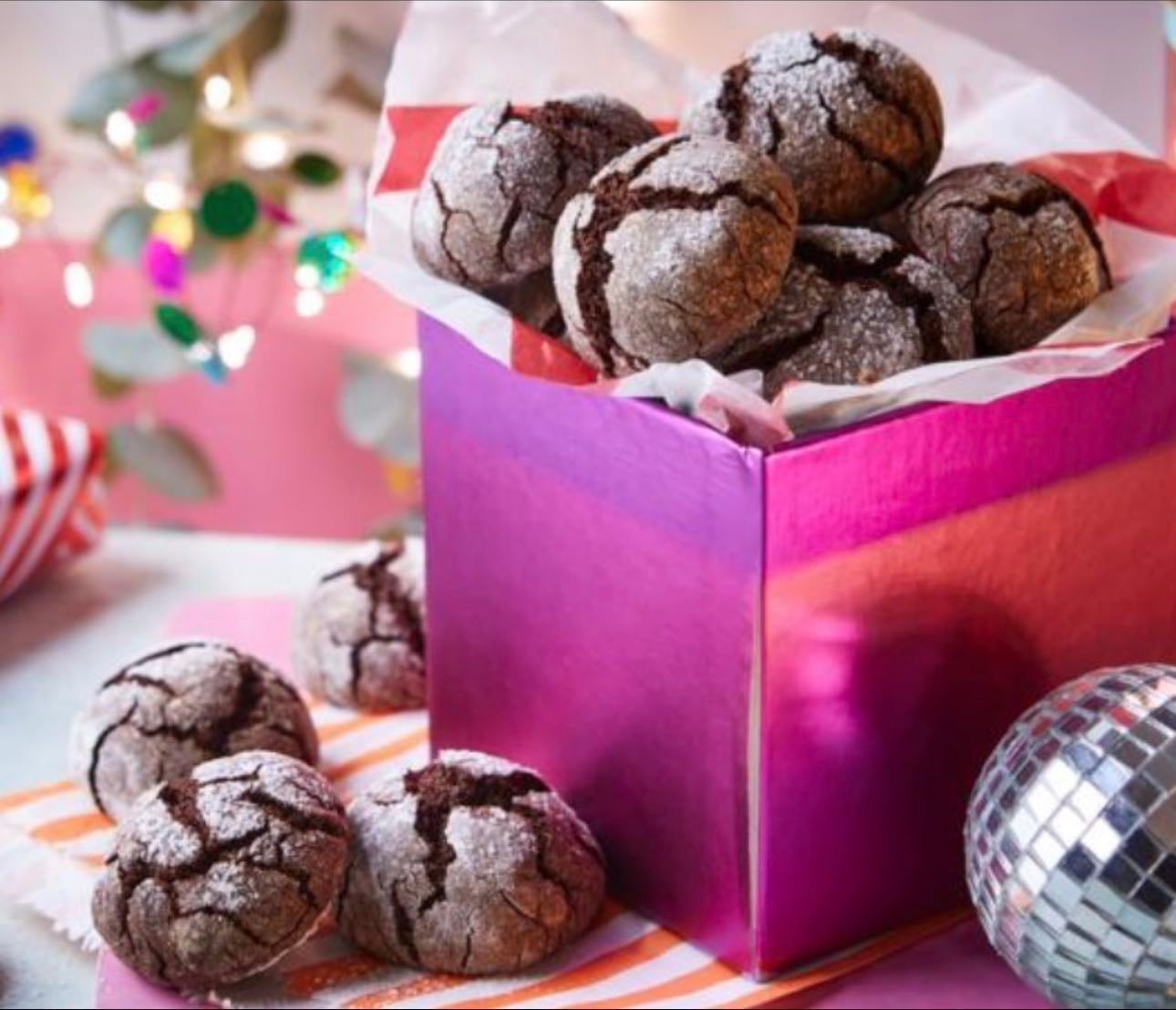 Christmas crinkle cookies