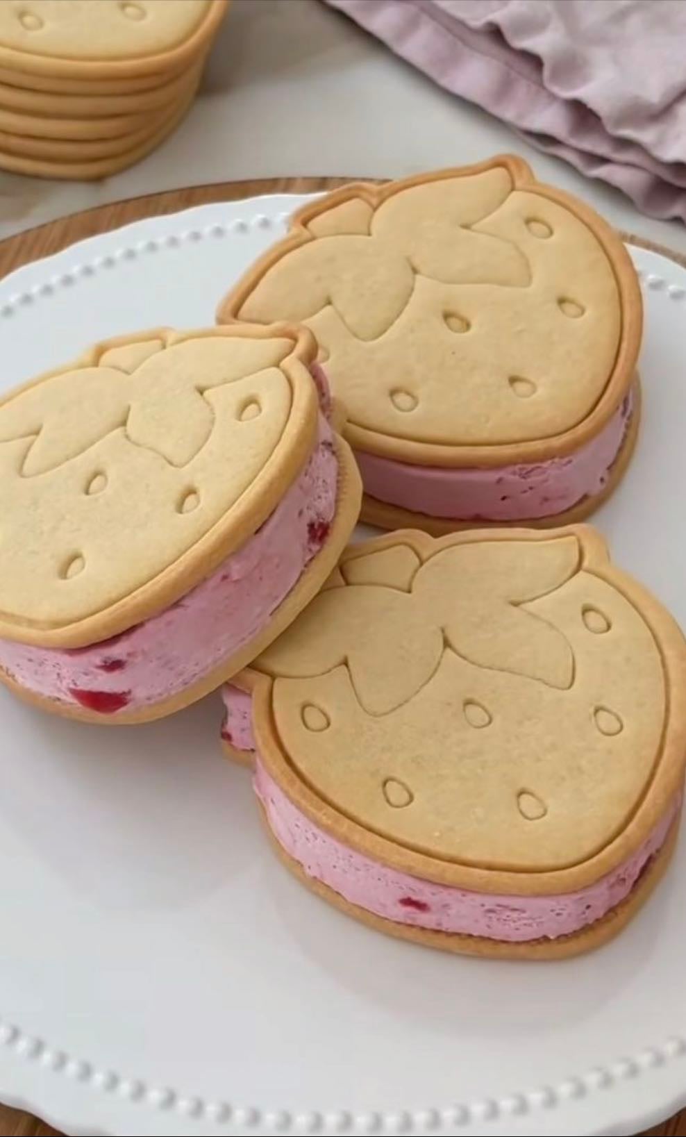 Strawberry Sandwich Cookies