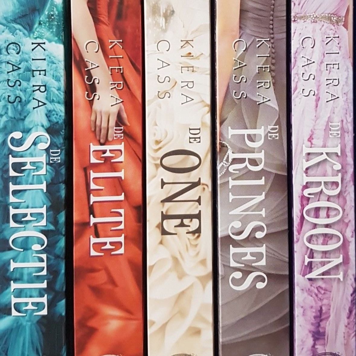 Kiera Cass Selection Collection 5 Books Bundle (The Selection, Elite, The One, The Heir, The Crown) - Kiera Cass · 2016