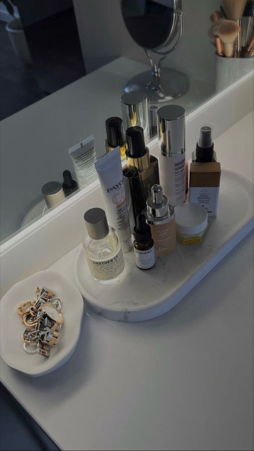 Tray for perfumes and stuff