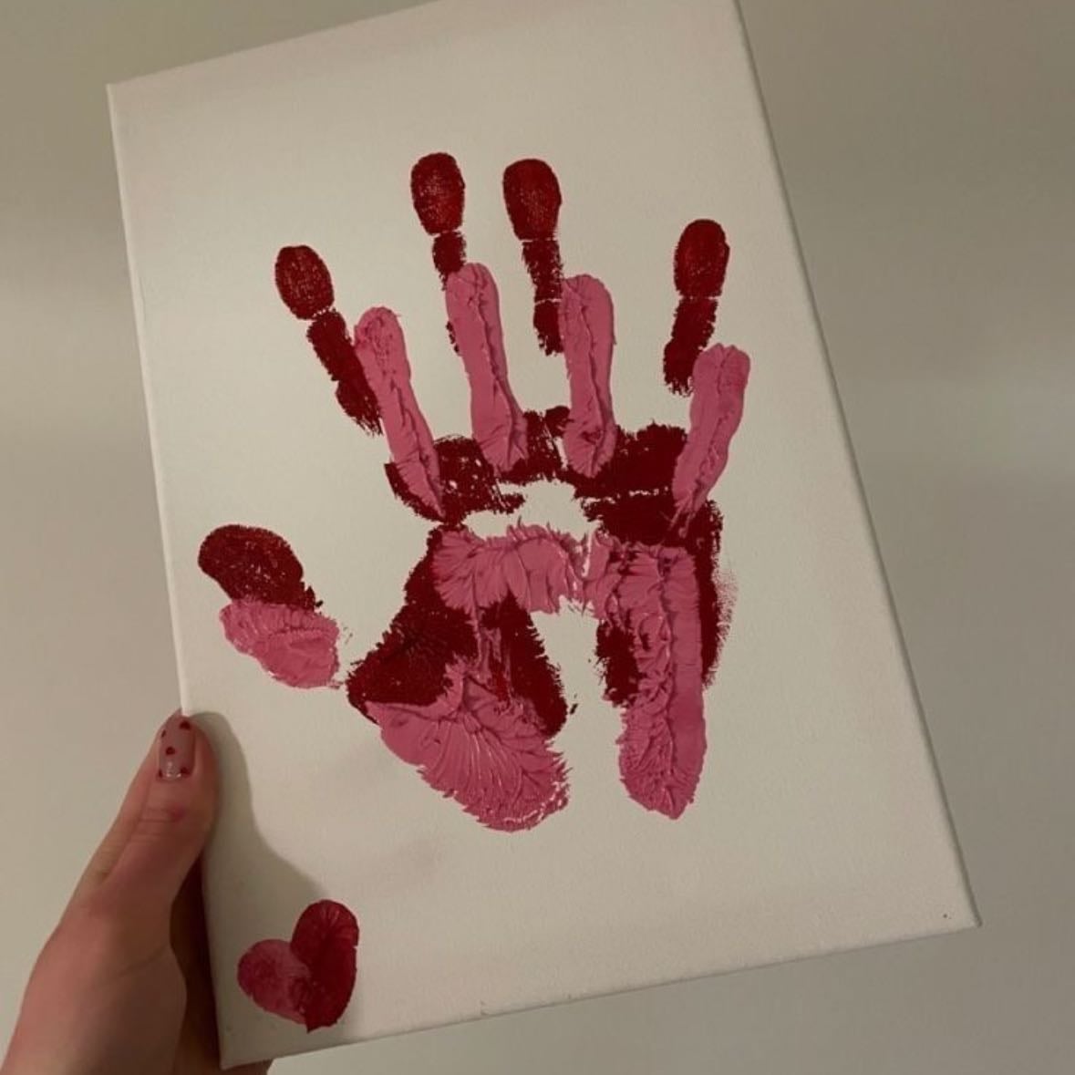 Hands paint