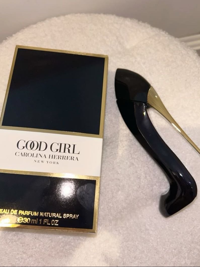 Carolina Herrera Gold - negra con blanco creo