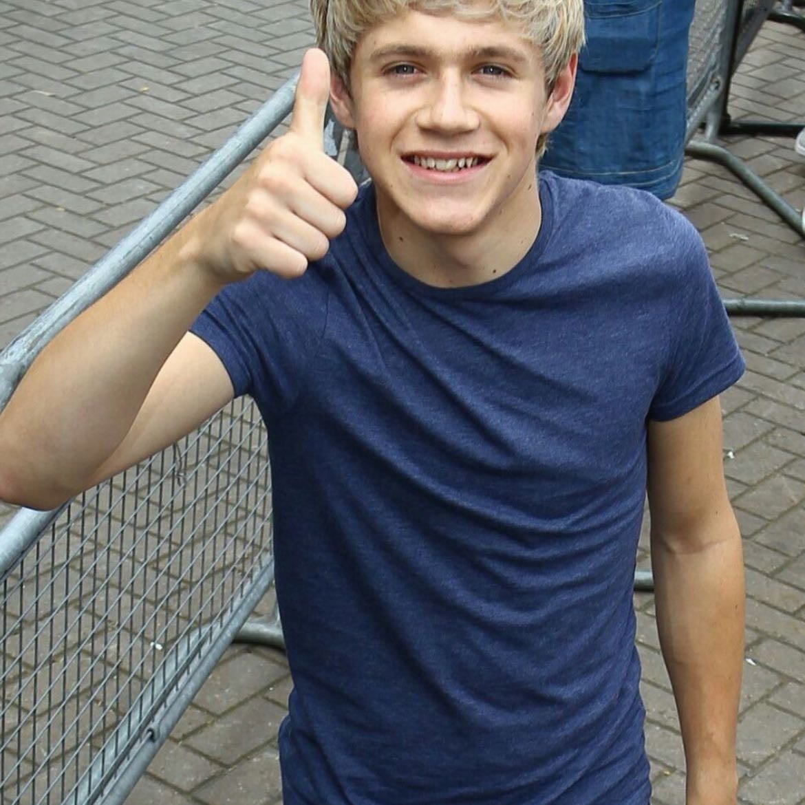 Fan:”I love you Niall”Niall:”I love me!”