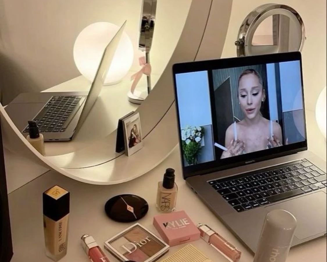 Makeup essentials - Products hypelist by Naomi Arrieta