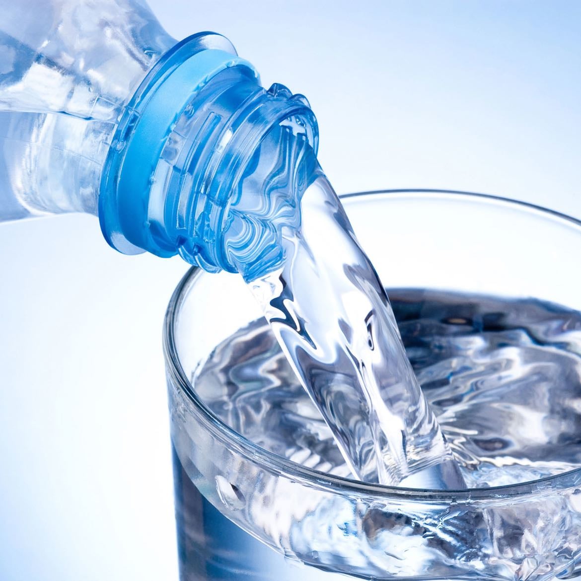 Toma MUCHA agua al día - Siempre lleva tu bote y dependiendo tu peso y altura toma lo adecuado (busca como medir la cantidad en TikTok si no sabes)♥️