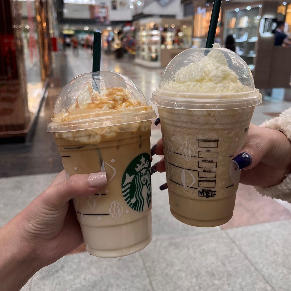 Cafecito☕️ - Simplemente perfecta, tomar un café mientras charlan y pasean por el shopping tomados de la manito 😍💞