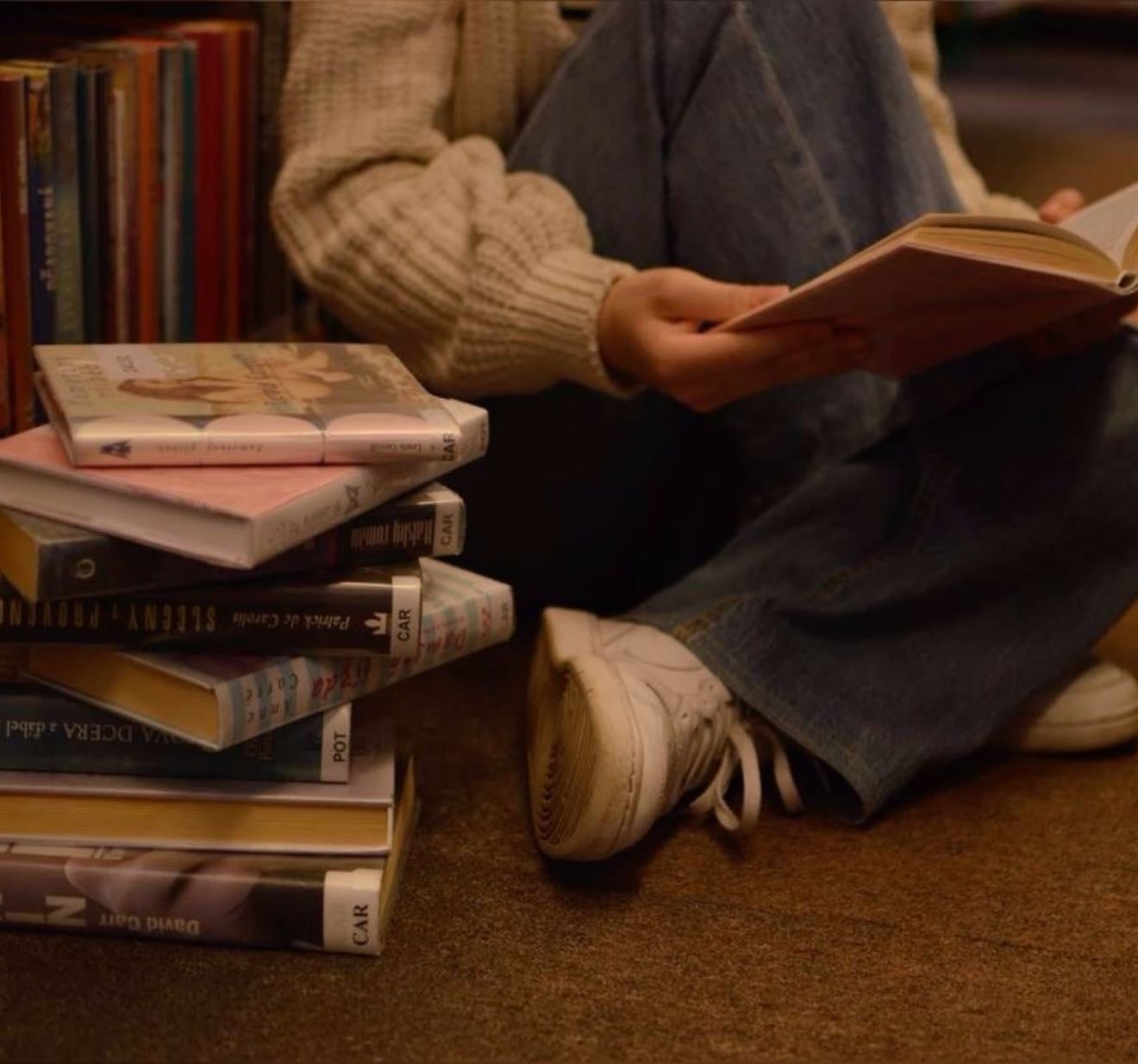 reading - Books hypelist by manasvi <3