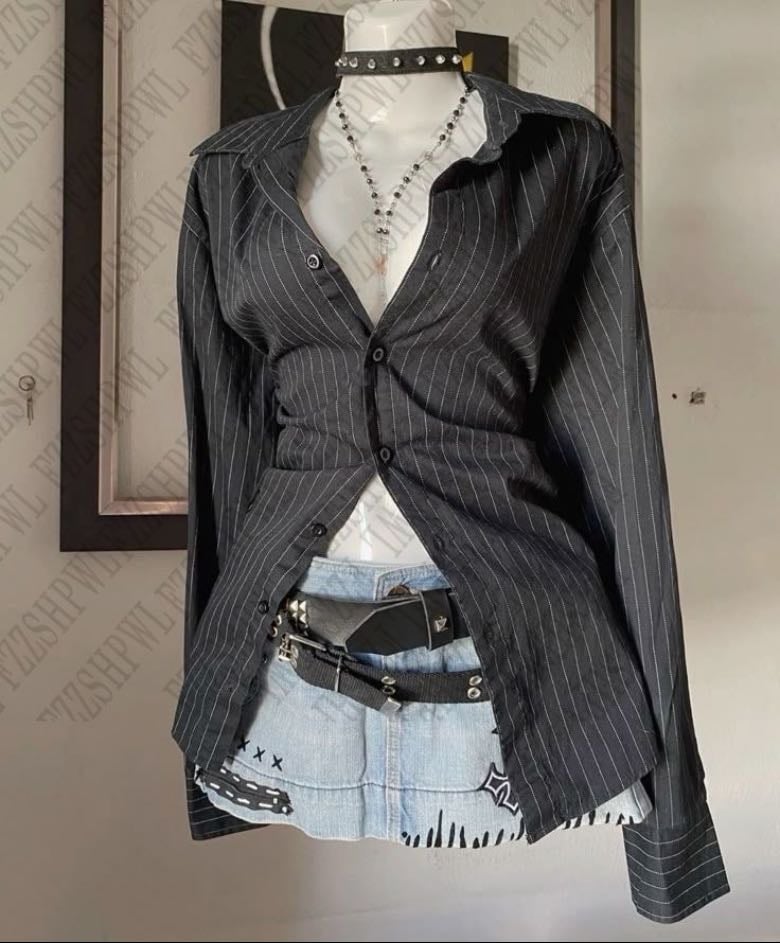 button up - black striped