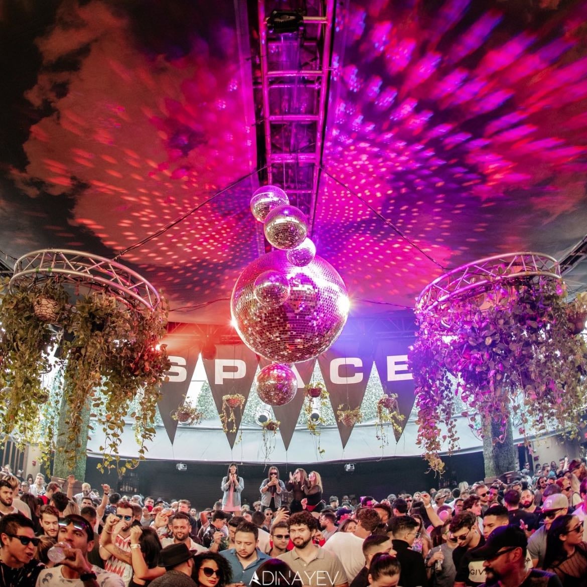 Club Space - Electronic Music and parties that extend to the next morning