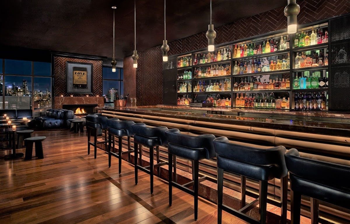 JIMMY - SoHo bar with high-end cocktails with skyline views