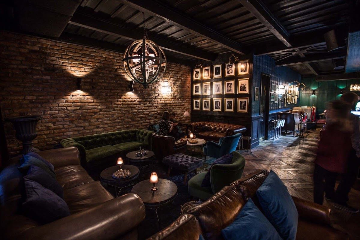 Old Fashioned Cocktail Bar