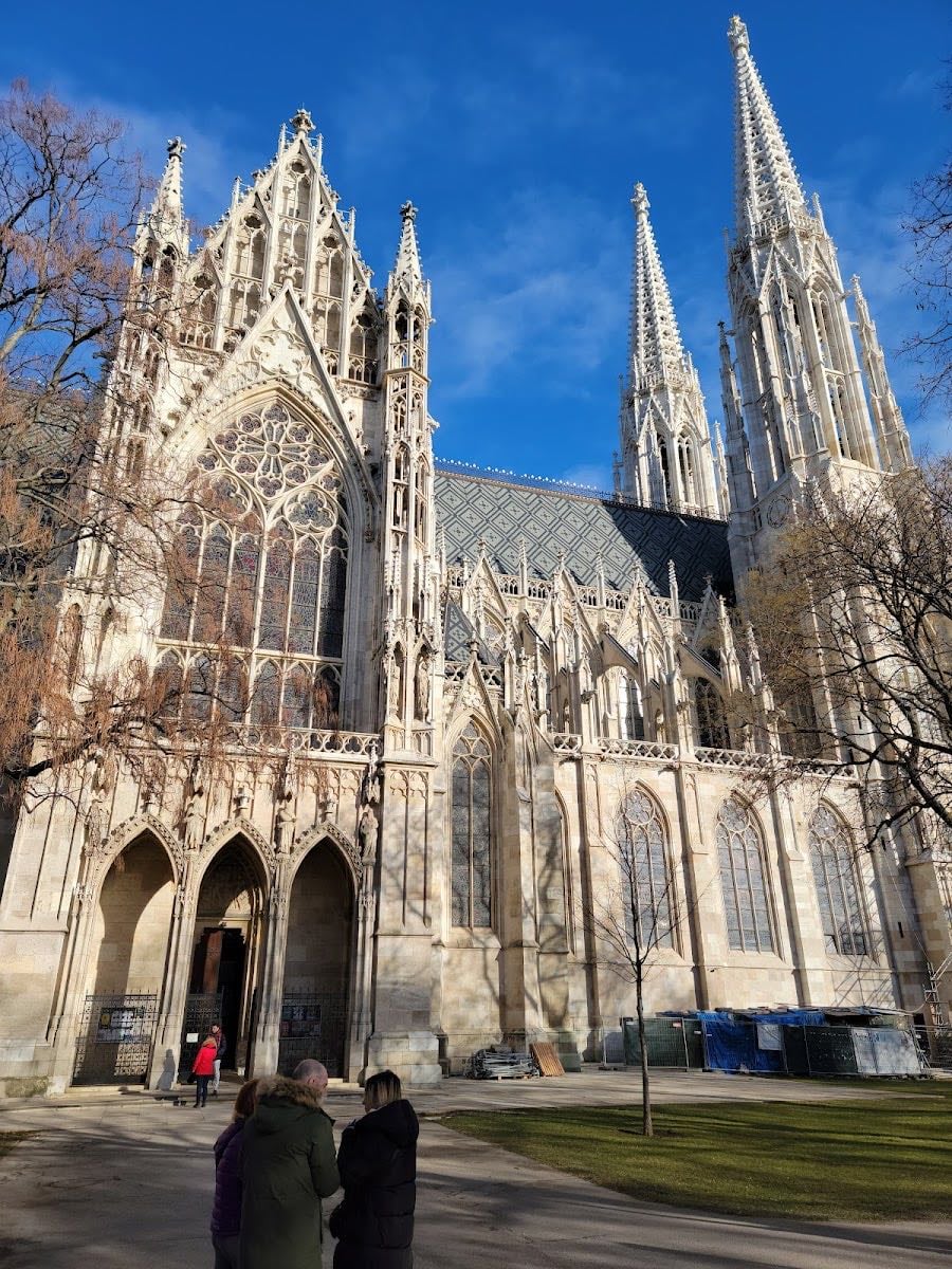 Votivkirche - Evening light show