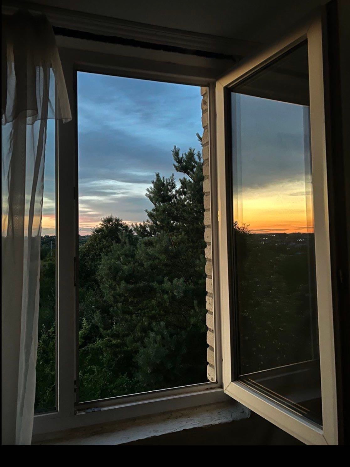 Défenestration - Fait de projeter quelqu’un ou quelque chose par une fenestre