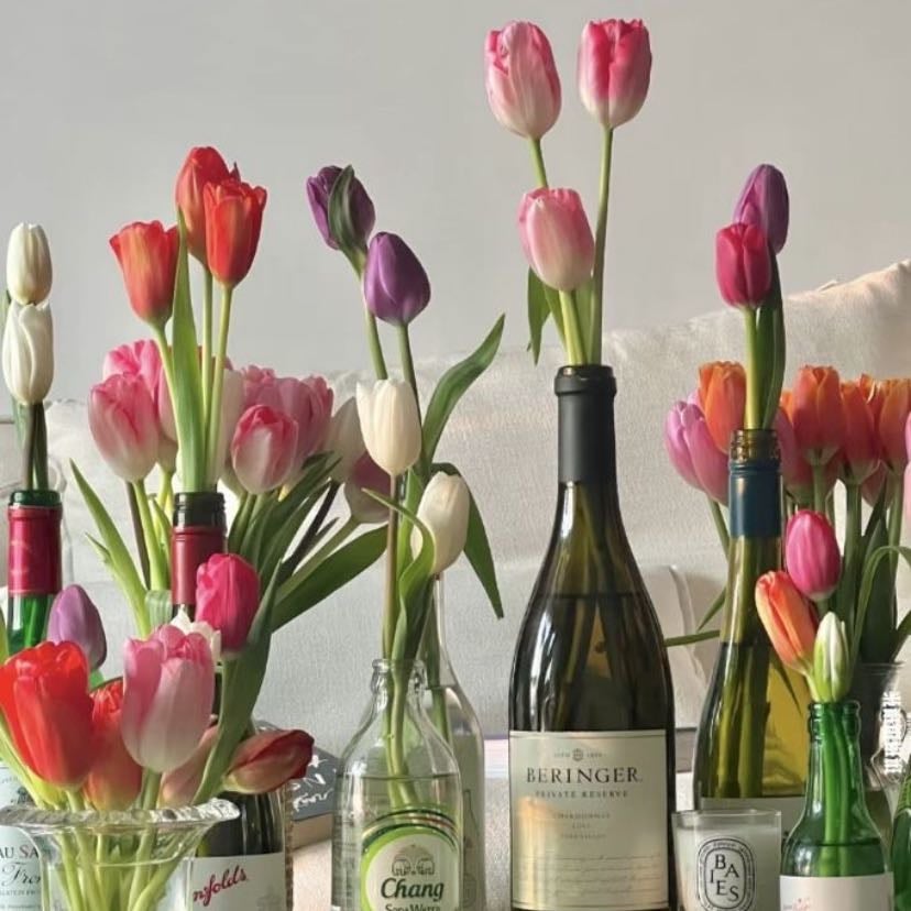 Flores - Las que sean, en alguna jarra o en las botellas como la fto
