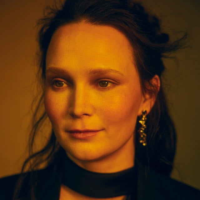 Zoë Më - Artist