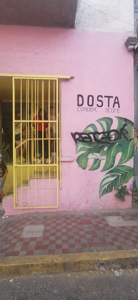 D O S T A concept store