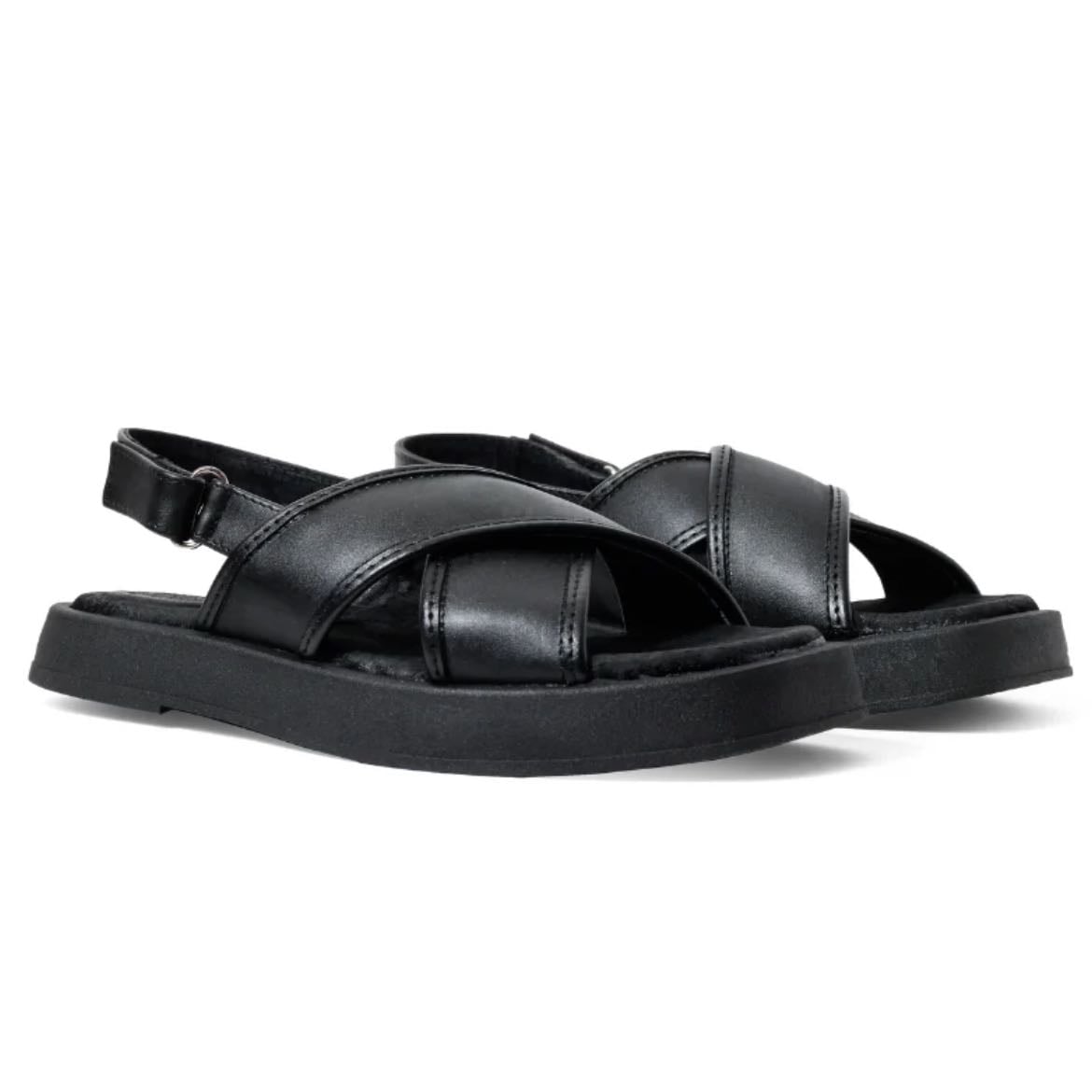 Huaraches tiras de piel negro - $690.00 MXN