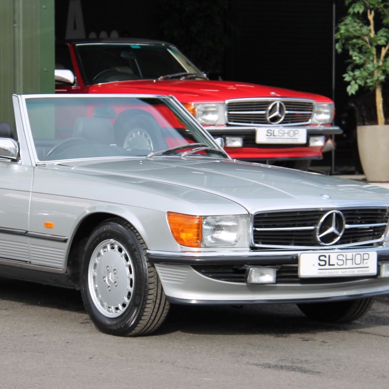 Mercedes r107