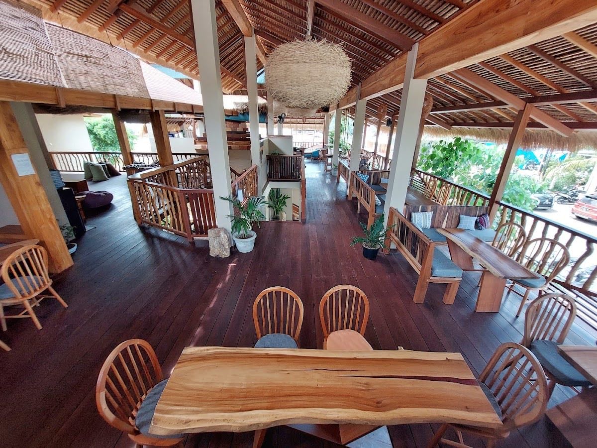 Treehouse Restaurant and Bar - Happy hour for drinks 馃嵏 馃嵒