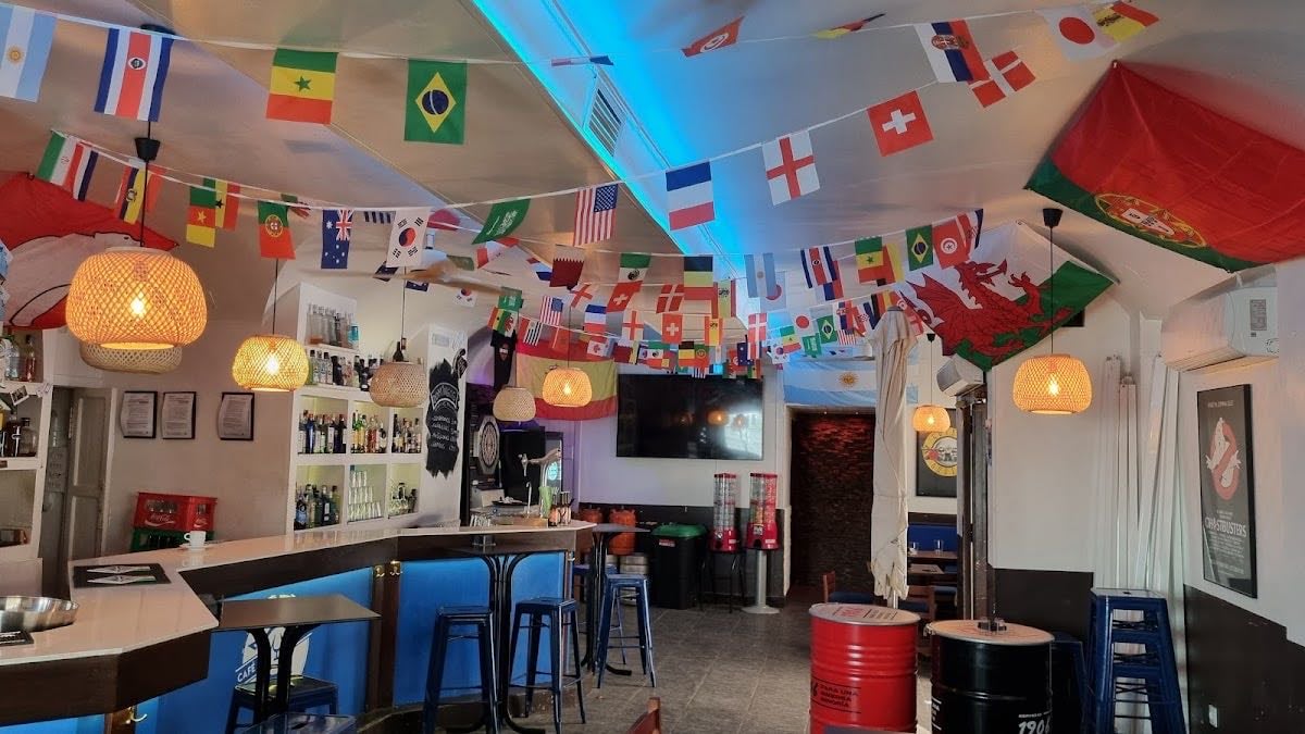 MEETING POINT Café- Bar
