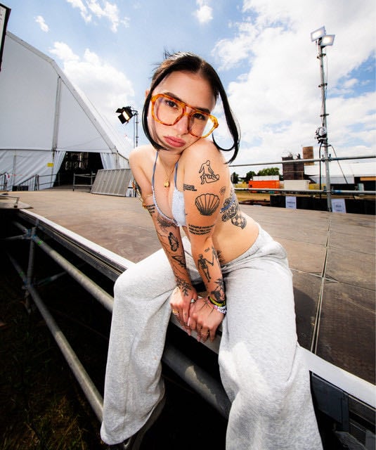 VICKY - Artist